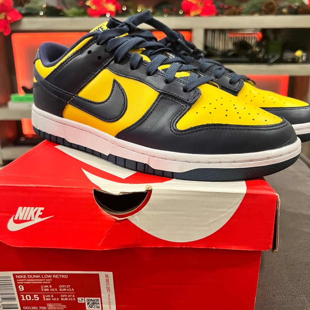 Nike Dunk Low “Michigan” (2021)